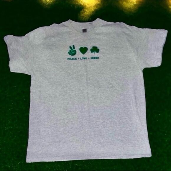 Shirt ST Patrick’s Day Graphic Peace Love Irish T-Shirt Tee Short Sleeve Size XL - Picture 2 of 16